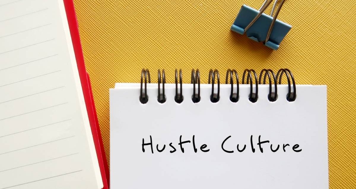 Fenomena Hustle Culture: Motivasi Atau Tekanan?