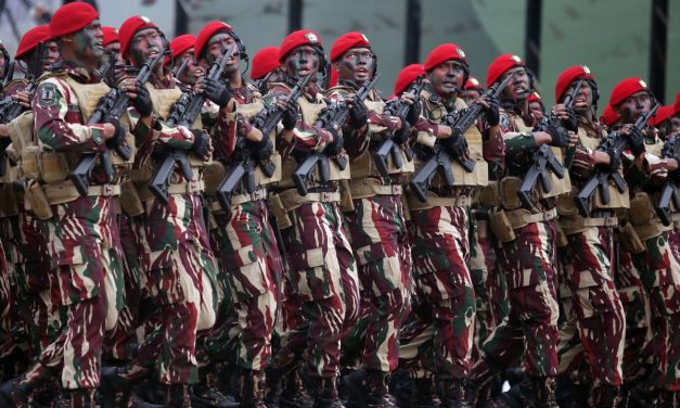 Kehidupan Prajurit TNI: Tantangan Dan Dedikasi Di Lapangan