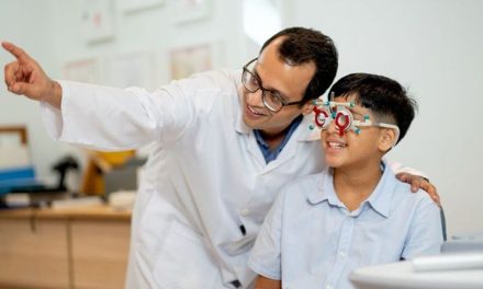 Peran Dokter Spesialis Mata Menjaga Kesehatan Penglihatan