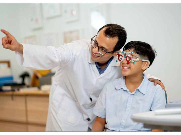 Peran Dokter Spesialis Mata Menjaga Kesehatan Penglihatan