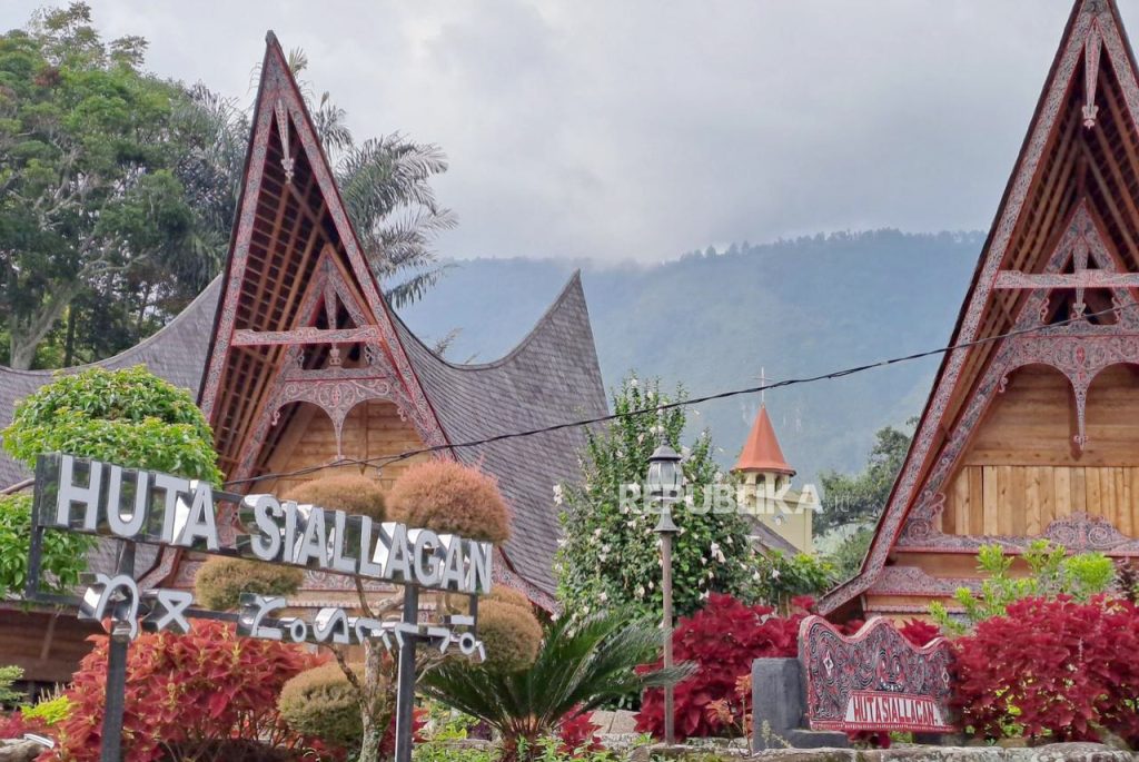 Pesona Wisata Budaya Huta Siallagan Di Danau Toba