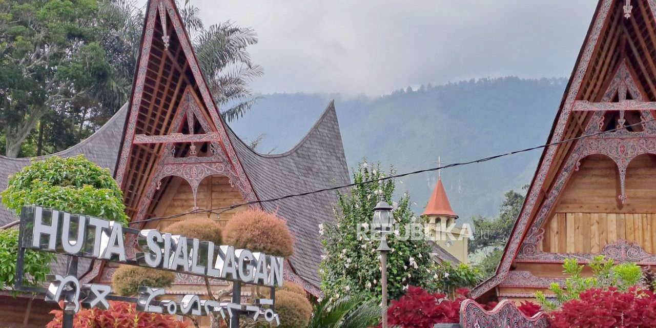 Pesona Wisata Budaya Huta Siallagan Di Danau Toba